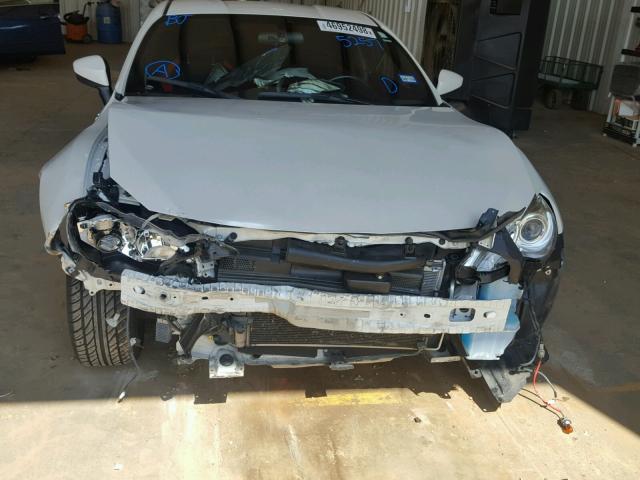 JF1ZNAA18D2715257 - 2013 TOYOTA SCION FR-S WHITE photo 9