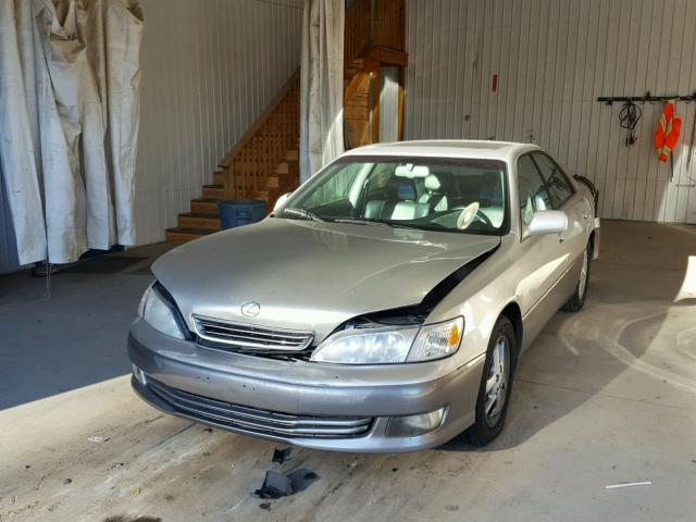 JT8BF28GXY0248352 - 2000 LEXUS ES 300 GRAY photo 2