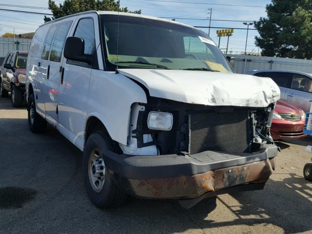 1GTGG25U271132814 - 2007 GMC SAVANA G25 WHITE photo 1