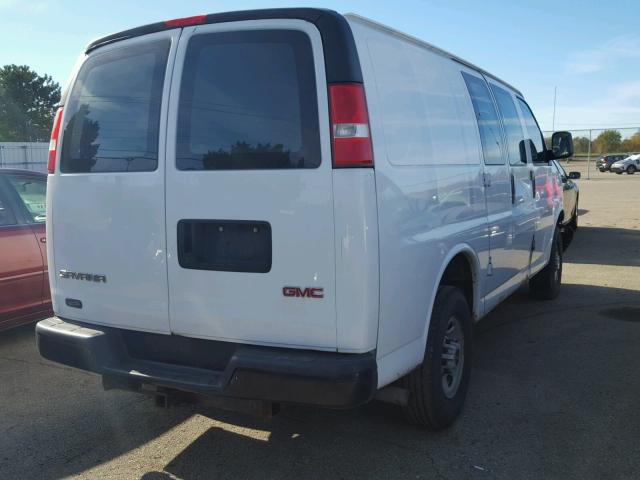 1GTGG25U271132814 - 2007 GMC SAVANA G25 WHITE photo 4