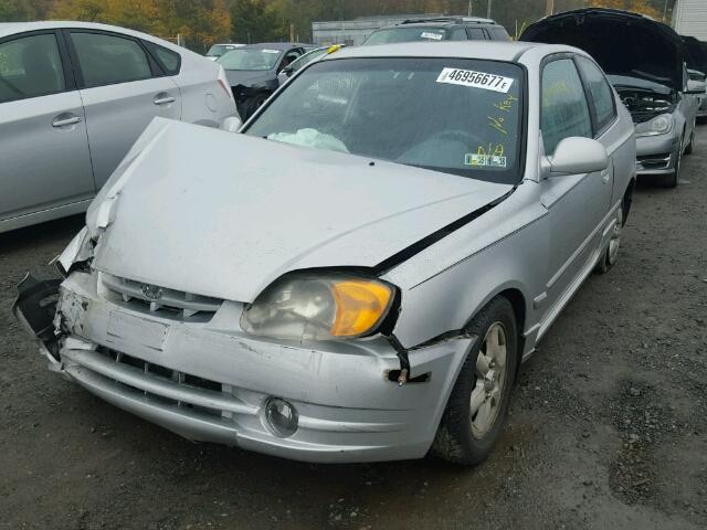 KMHCG35C55U336140 - 2005 HYUNDAI ACCENT GS SILVER photo 2