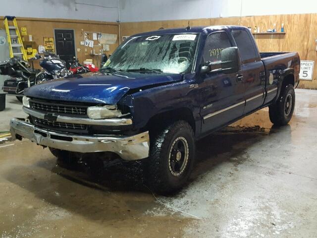 1GCEK19T22E263082 - 2002 CHEVROLET SILVERADO BLUE photo 2