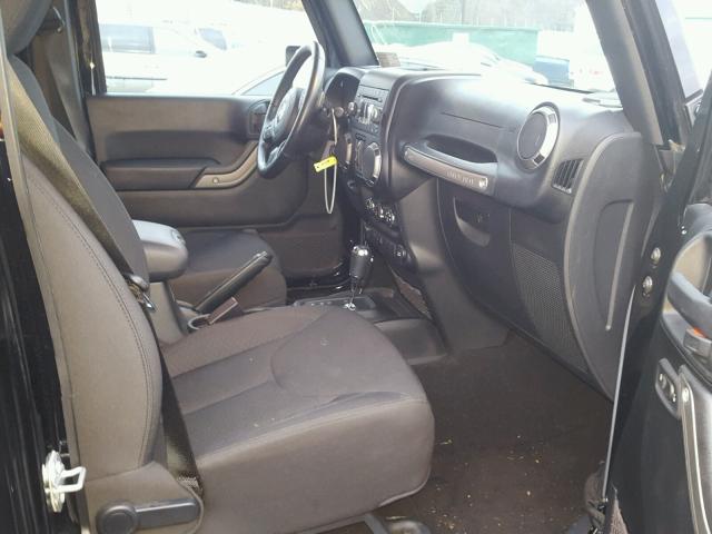 1C4BJWDG7GL303978 - 2016 JEEP WRANGLER U BLACK photo 5