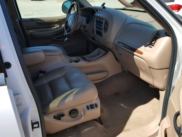 5LMPU28L2WLJ42119 - 1998 LINCOLN NAVIGATOR 白色 照片 5