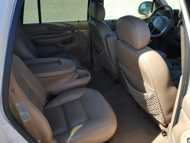 5LMPU28L2WLJ42119 - 1998 LINCOLN NAVIGATOR 白色 照片 6