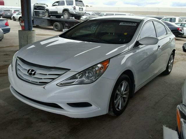 5NPEB4ACXCH367818 - 2012 HYUNDAI SONATA GLS WHITE photo 2