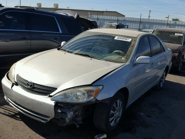 4T1BE32K82U070931 - 2002 TOYOTA CAMRY LE SILVER photo 2