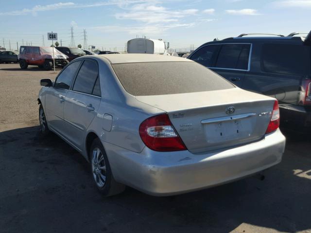 4T1BE32K82U070931 - 2002 TOYOTA CAMRY LE ვერცხლისფერი ფოტო 3