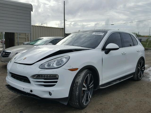 WP1AA2A2XDLA02774 - 2013 PORSCHE CAYENNE WHITE photo 2