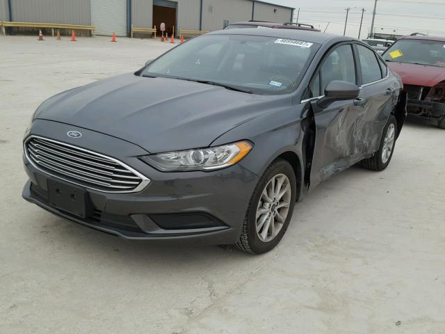 3FA6P0H72HR305606 - 2017 FORD FUSION SE GRAY photo 2