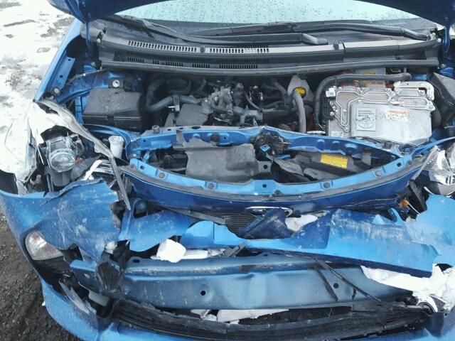 JTDKDTB31E1574808 - 2014 TOYOTA PRIUS C BLUE photo 7