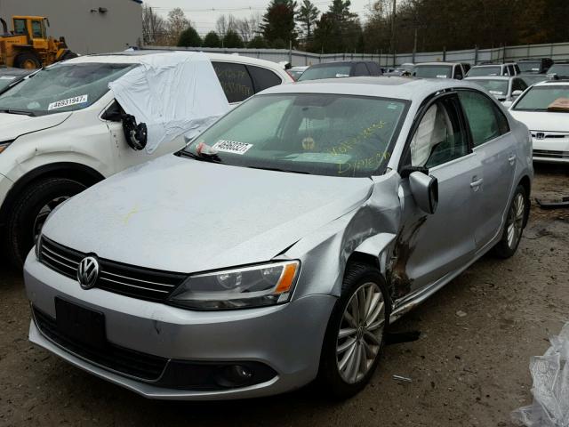 3VWGZ7AJ5BM385587 - 2011 VOLKSWAGEN JETTA SEL SILVER photo 2