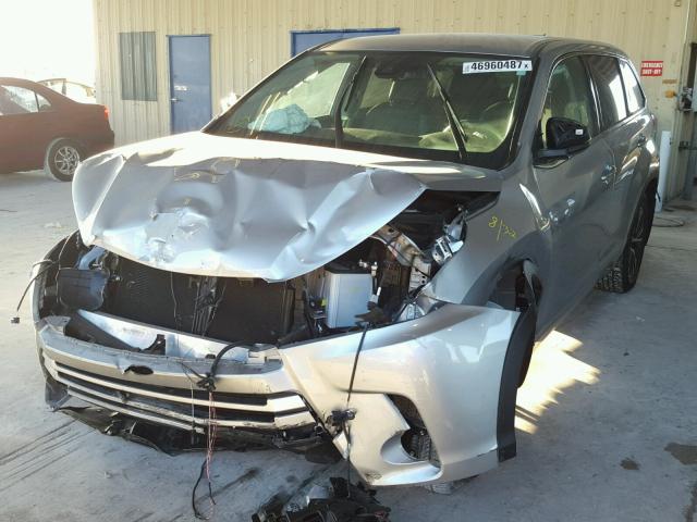 5TDBZRFHXHS391411 - 2017 TOYOTA HIGHLANDER SILVER photo 2