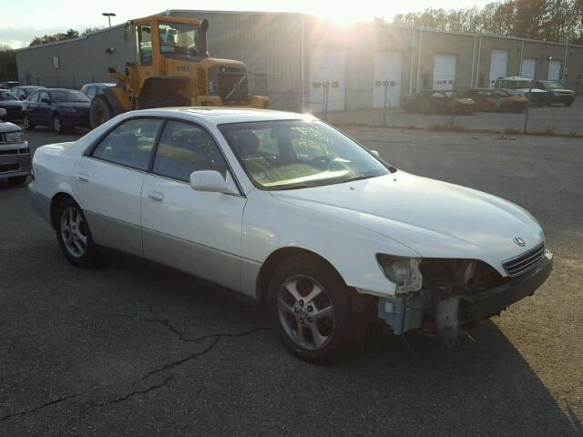 JT8BF28G810292338 - 2001 LEXUS ES 300 WHITE photo 1