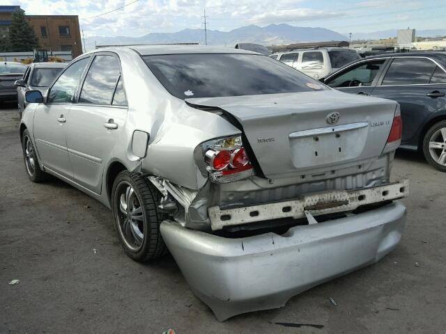 4T1BE32K05U066795 - 2005 TOYOTA CAMRY LE GRAY photo 3
