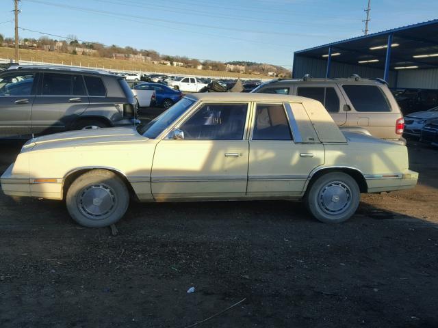 1C3BC46B3CC260383 - 1982 CHRYSLER LEBARON 黄色 照片 9