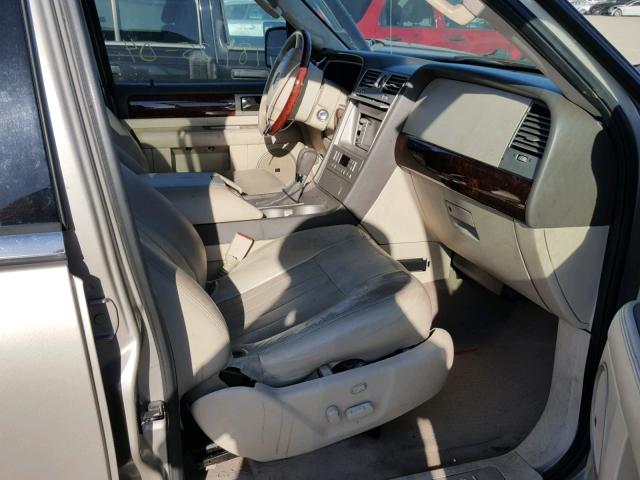 5LMFU28R14LJ32811 - 2004 LINCOLN NAVIGATOR Złoty zdjęcie 5