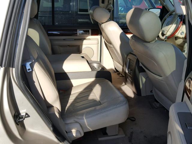 5LMFU28R14LJ32811 - 2004 LINCOLN NAVIGATOR Złoty zdjęcie 6