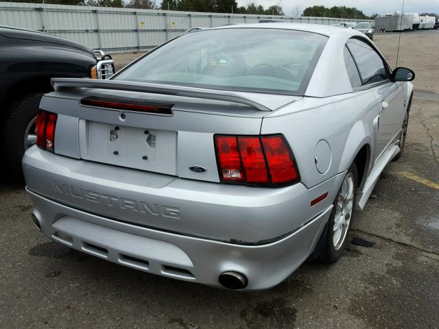 1FAFP4046YF146353 - 2000 FORD MUSTANG SILVER photo 4