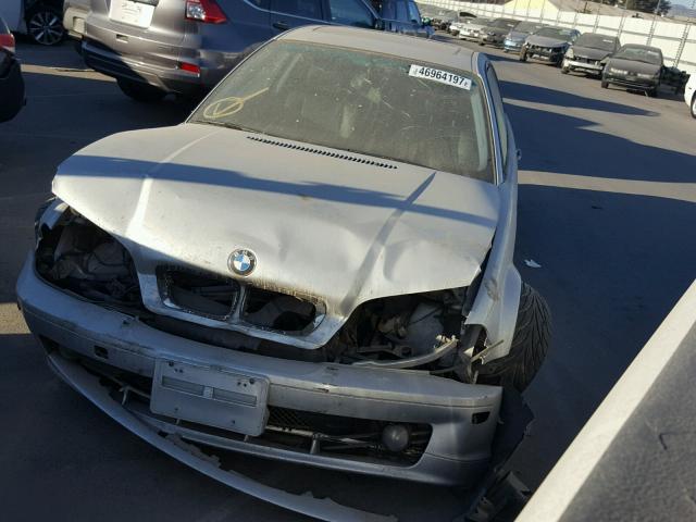 WBABN33401JW57996 - 2001 BMW 325 CI SILVER photo 2