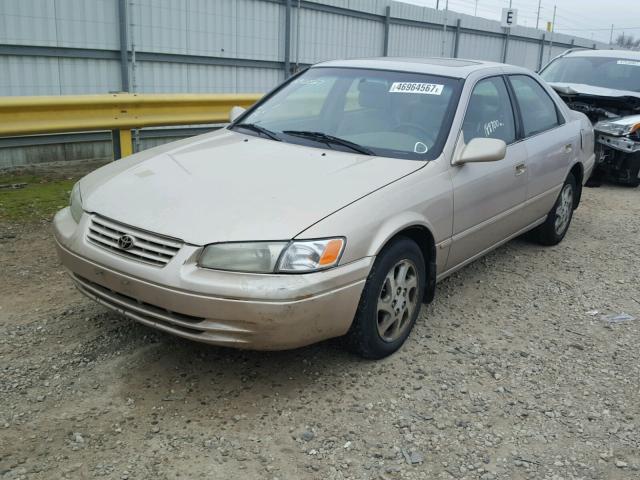 4T1BF22K9VU007770 - 1997 TOYOTA CAMRY GOLD photo 2