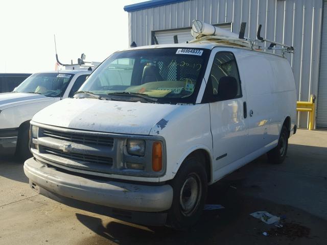 1GCFG25W321112884 - 2002 CHEVROLET EXPRESS G2 WHITE photo 2