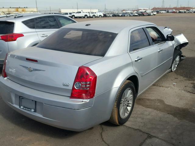 2C3CA5CV1AH164289 - 2010 CHRYSLER 300 TOURIN SILVER photo 4