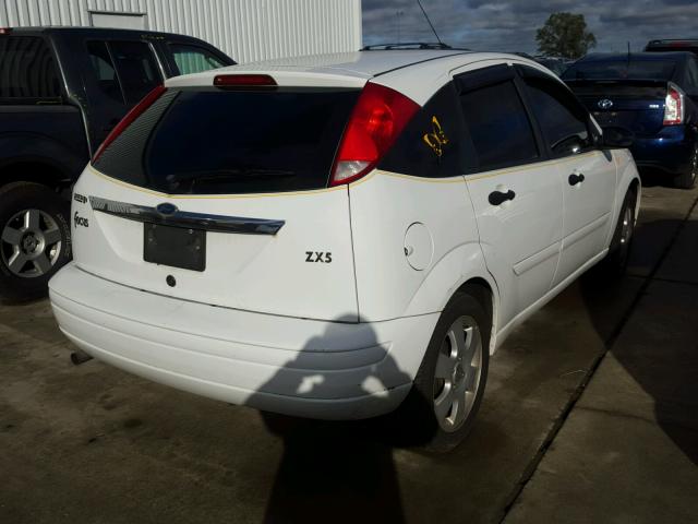 3FAFP37302R229424 - 2002 FORD FOCUS ZX5 WHITE photo 4