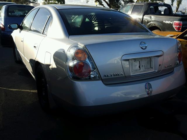 1N4AL11D73C143801 - 2003 NISSAN ALTIMA BAS SILVER photo 3