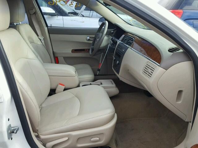 2G4WD582461129675 - 2006 BUICK LACROSSE C WHITE photo 5