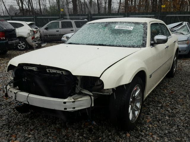 2C3LA63H66H281776 - 2006 CHRYSLER 300C CREAM photo 2