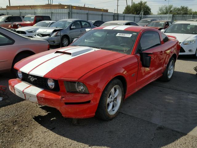 1ZVHT82HX85163519 - 2008 FORD MUSTANG GT RED photo 2