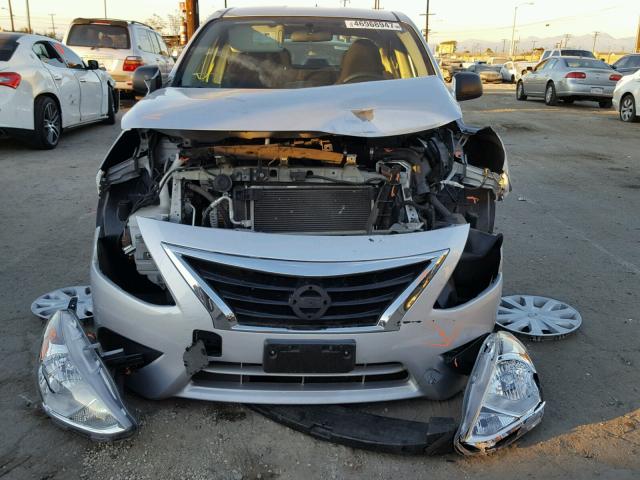 3N1CN7AP7FL809142 - 2015 NISSAN VERSA S SILVER photo 9