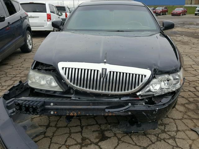 1LNHM82W75Y655106 - 2005 LINCOLN TOWN CAR S BLACK photo 7