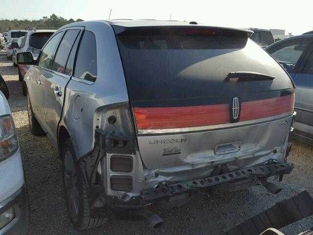 2LMDU68C49BJ04994 - 2009 LINCOLN MKX SILVER photo 3