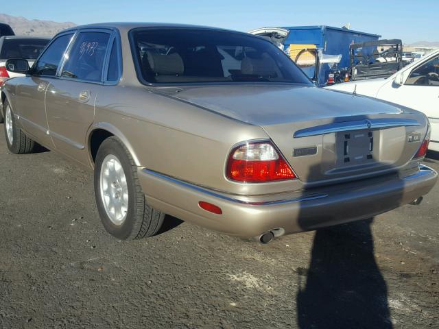 SAJDA14CXYLF17233 - 2000 JAGUAR XJ8 GOLD photo 3