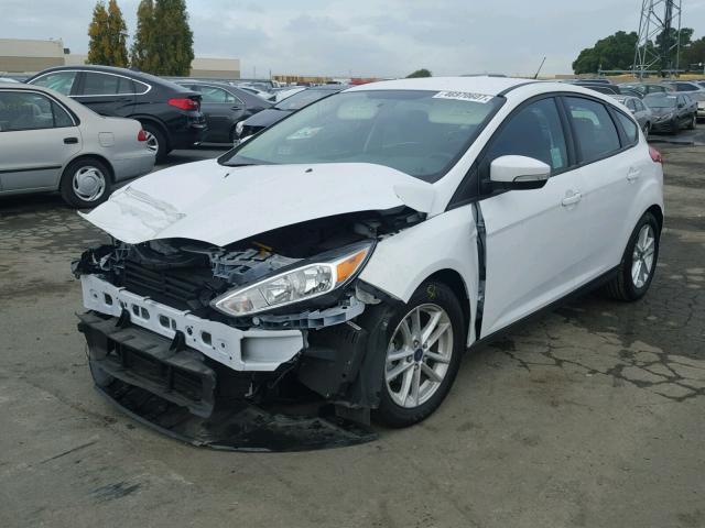 1FADP3K23GL254670 - 2016 FORD FOCUS SE WHITE photo 2