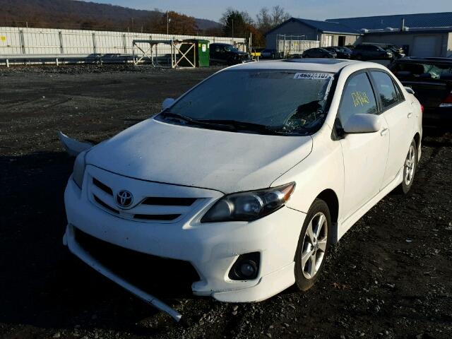 2T1BU4EE2BC583527 - 2011 TOYOTA COROLLA BA WHITE photo 2