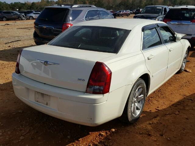 2C3LA43R66H471333 - 2006 CHRYSLER 300 WHITE photo 4