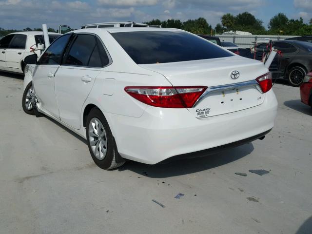 4T1BF1FK7HU709076 - 2017 TOYOTA CAMRY LE WHITE photo 3