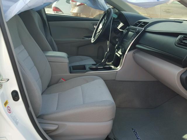 4T1BF1FK7HU709076 - 2017 TOYOTA CAMRY LE 白色 照片 5