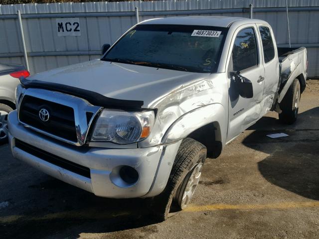 5TEUX42N77Z390571 - 2007 TOYOTA TACOMA ACC SILVER photo 2