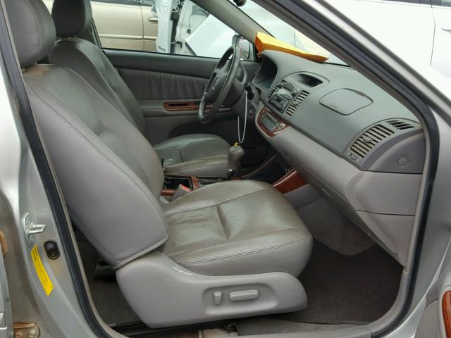 4T1BF30K93U559906 - 2003 TOYOTA CAMRY LE 银色 照片 5