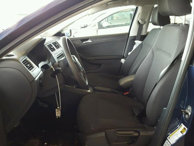 3VW2K7AJ2EM307125 - 2014 VOLKSWAGEN JETTA BASE BLUE photo 5