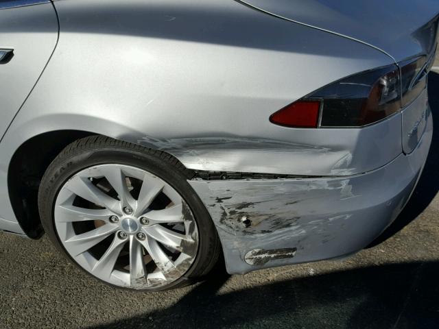 5YJSA1E12GF174435 - 2016 TESLA MODEL S Արծաթագույն լուսանկար 9