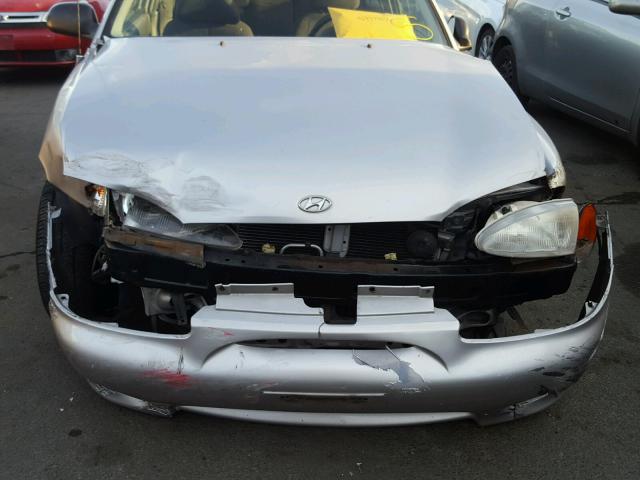 KMHVD34N6XU516735 - 1999 HYUNDAI ACCENT GS SILVER photo 9