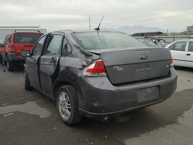 1FAHP3FN3AW175222 - 2010 FORD FOCUS SE GRAY photo 3