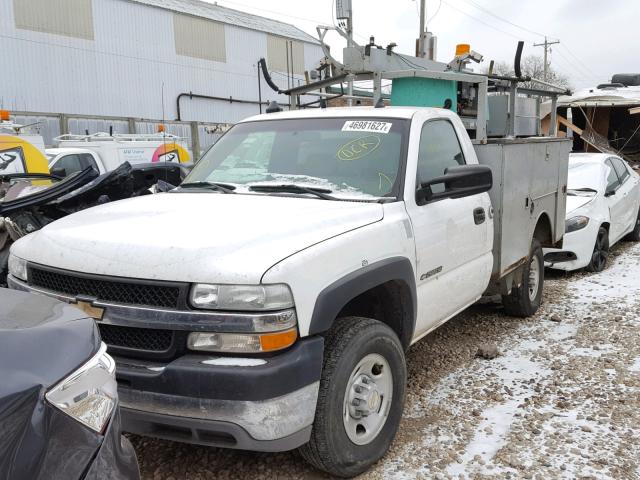 1GBHC24U72Z229331 - 2002 CHEVROLET SILVERADO WHITE photo 2