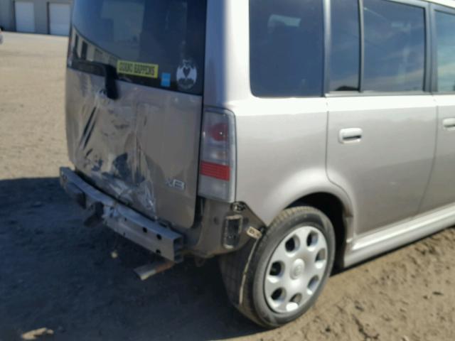 JTLKT324640154692 - 2004 TOYOTA SCION XB GRAY photo 9