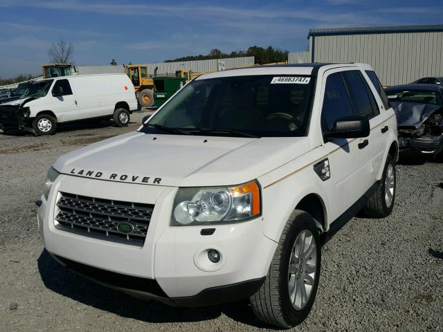 SALFS24NX8H038850 - 2008 LAND ROVER LR2 SE TEC WHITE photo 2